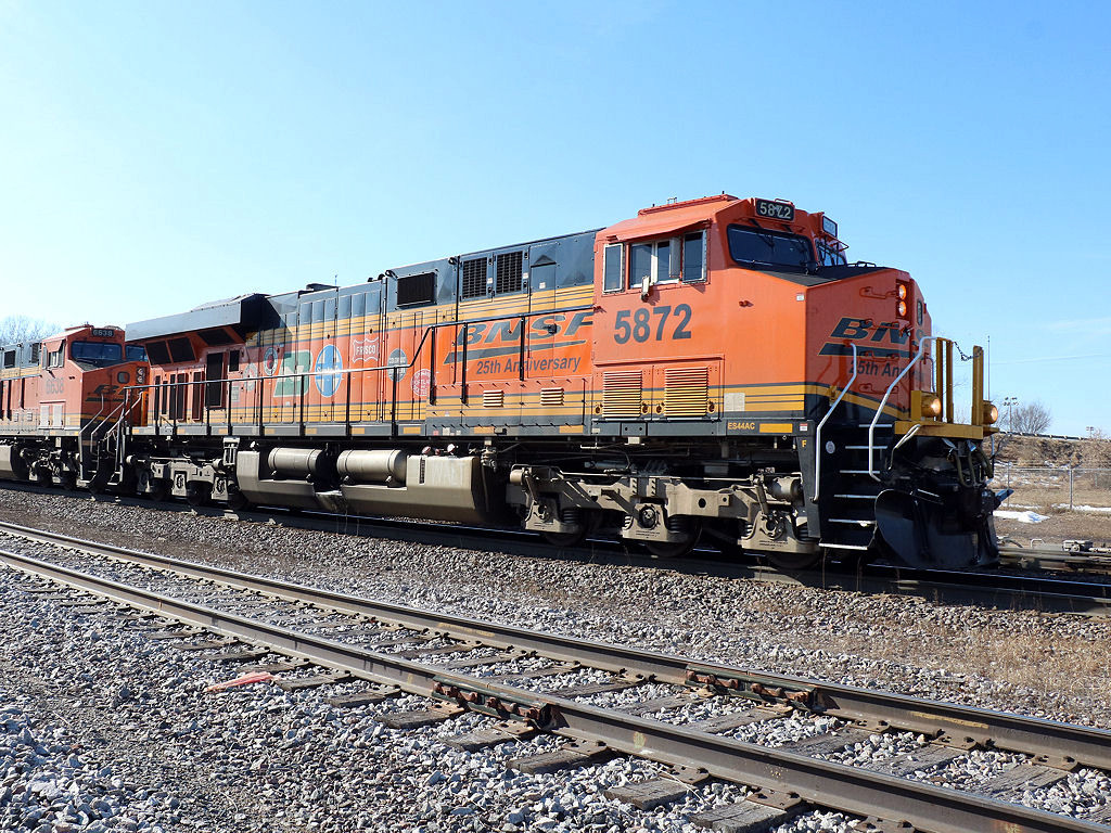 BNSF 5872